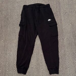 Men’s black Nike cargo jogger sz M